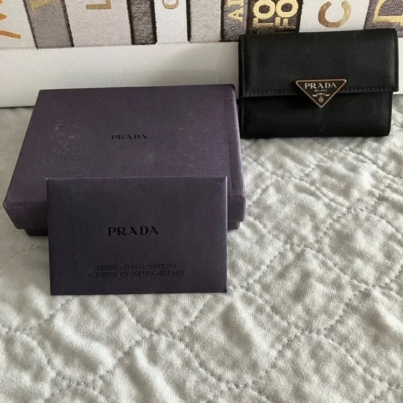 Vintage PRADA TESSUTO six key case, box & authenticity card. Black/silver. - Picture 2 of 7